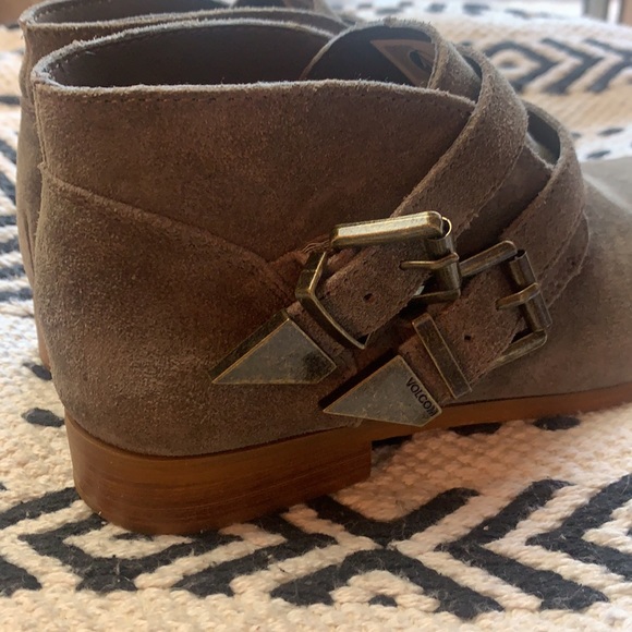 Volcom suede ankle buckle boot - Picture 3 of 9